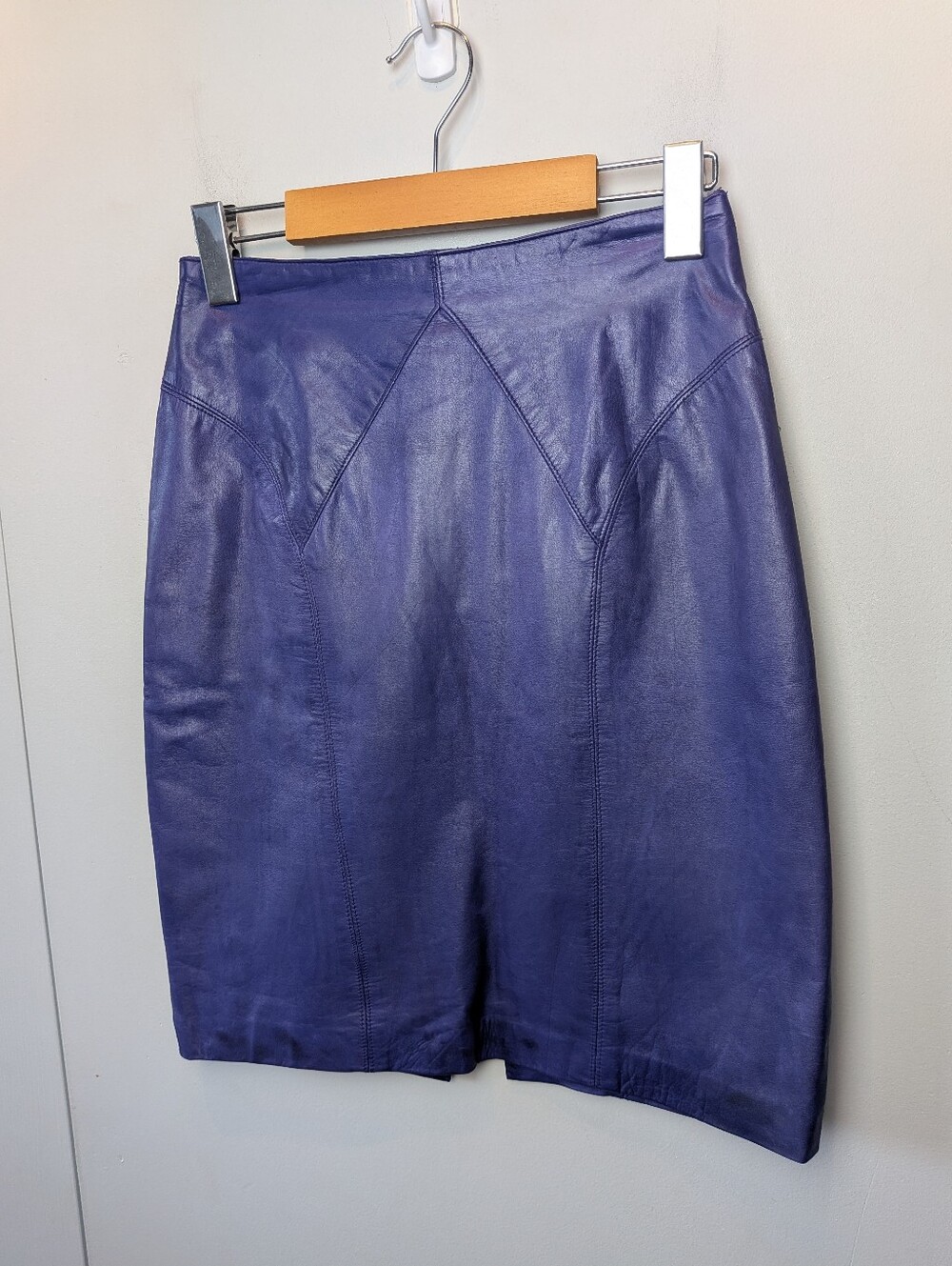 VTG Mercedes & Adrienne 100% Leather Mini Skirt Women Size 8 Back Zipper purple
